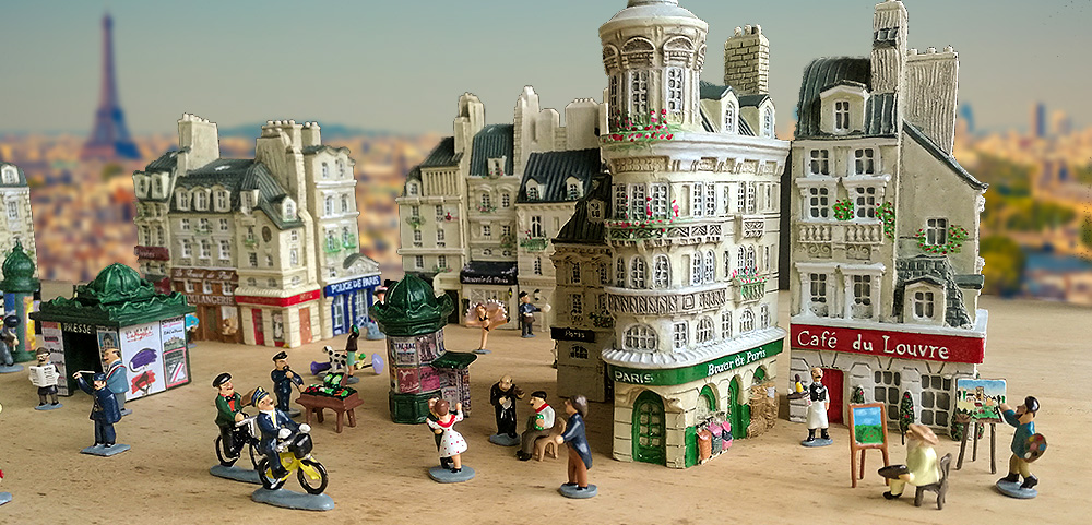 Mise en scène des beaux immeubles et boutiques de Paris avec des petits personnages en plomb.