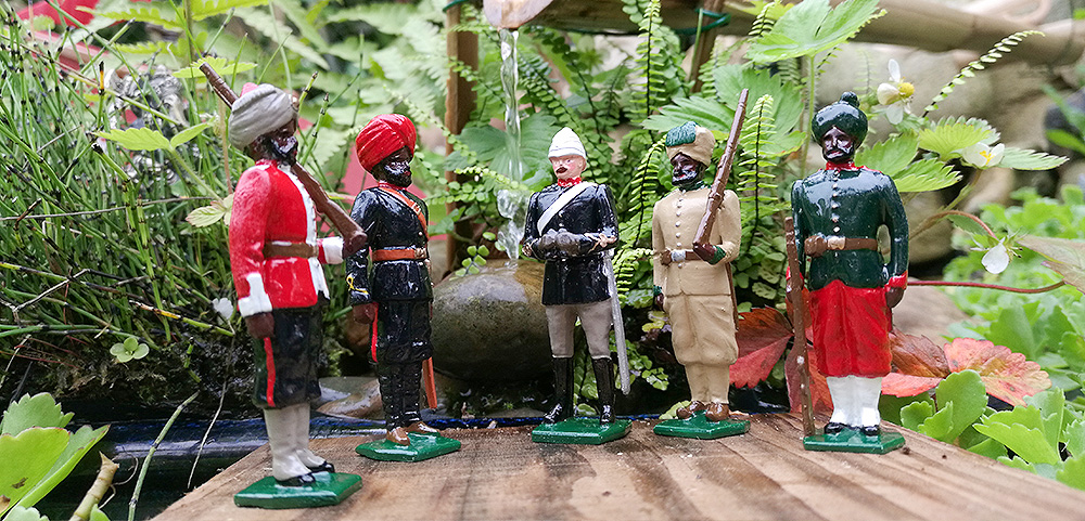 soldats de plomb - figurines de collections - au plat détain à Paris - divers uniformes en inde